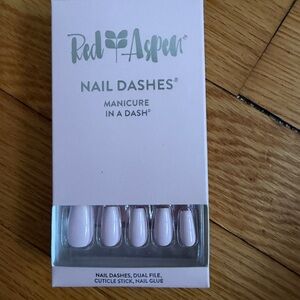 Red Aspen Nail Dashes Press-On Nails in Pale Pink